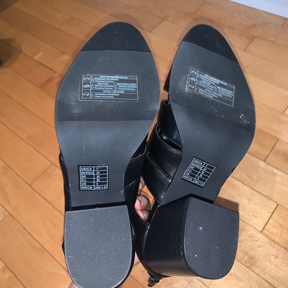 [7]👢NWOT - F21 buckled cutout booties - Picture 9 of 13